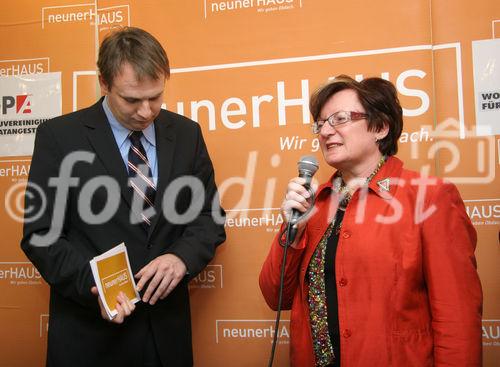 (C) Fotodienst/Anna Rauchenberger - 19.12.2007 - Wien - Der Verein neunerHAUS eröffnet das dritte Wohnhaus für obdachlose Menschen in Wien - Favoriten als Gemeinschaftsprojekt mit der Wohnbauvereinigung für Privatangestellte (WBV-GPA). FOTO: Moderator, Marianne Klicka (Beiratsmitglied des Fonds Soziales Wien).