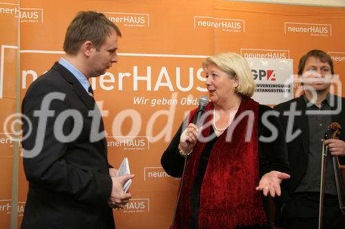 (C) Fotodienst/Anna Rauchenberger - 19.12.2007 - Wien - Der Verein neunerHAUS eröffnet das dritte Wohnhaus für obdachlose Menschen in Wien - Favoriten als Gemeinschaftsprojekt mit der Wohnbauvereinigung für Privatangestellte (WBV-GPA). FOTO: Moderator, Hermine Mospointner (Bezirksvorsteherin von Favoriten), Musiker.