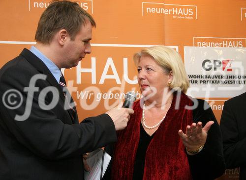 (C) Fotodienst/Anna Rauchenberger - 19.12.2007 - Wien - Der Verein neunerHAUS eröffnet das dritte Wohnhaus für obdachlose Menschen in Wien - Favoriten als Gemeinschaftsprojekt mit der Wohnbauvereinigung für Privatangestellte (WBV-GPA). FOTO: Moderator, Hermine Mospointner (Bezirksvorsteherin von Favoriten).