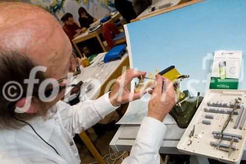 2nd Endodistraction Course - 
Distraction Osteogenesis of the Mandible
and Maxilla the new Technique Single
Endodistraction Implant KRENKEL®.
(C)fotodienst/Christian Hofer