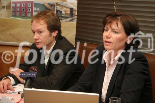 (C) Fotodienst/Anna Rauchenberger - 06.12.2007 - Wien - Die im Kyoto-Protokoll vereinbarten Ziele kann Österreich mit großer Wahrscheinlichkeit nicht einhalten. Die Bauwirtschaft könnte mit einem deutlichen Schwenk zu mehr Leichtbau ein wesentlicher Treiber in eine nachhaltigerer Zukunft sein. FOTO: DI Dr. Adolf Merl (PE International, Autor des Teilbereichs Nachhaltigkeit in der Studie 'Chancen und Potentiale des Leichtbaus', DI Zdenka Debartoli (Sprecherin von BAU.GENIAL).