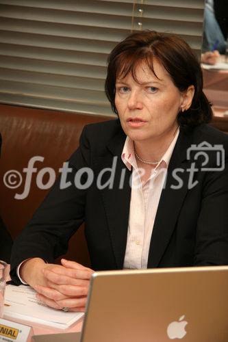 (C) Fotodienst/Anna Rauchenberger - 06.12.2007 - Wien - Die im Kyoto-Protokoll vereinbarten Ziele kann Österreich mit großer Wahrscheinlichkeit nicht einhalten. Die Bauwirtschaft könnte mit einem deutlichen Schwenk zu mehr Leichtbau ein wesentlicher Treiber in eine nachhaltigerer Zukunft sein. FOTO: DI Zdenka Debartoli (Sprecherin von BAU.GENIAL).