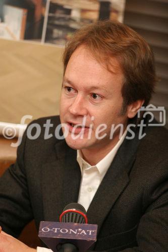 (C) Fotodienst/Anna Rauchenberger - 06.12.2007 - Wien - Die im Kyoto-Protokoll vereinbarten Ziele kann Österreich mit großer Wahrscheinlichkeit nicht einhalten. Die Bauwirtschaft könnte mit einem deutlichen Schwenk zu mehr Leichtbau ein wesentlicher Treiber in eine nachhaltigerer Zukunft sein. FOTO: DI Dr. Adolf Merl (PE International, Autor des Teilbereichs Nachhaltigkeit in der Studie 'Chancen und Potentiale des Leichtbaus'