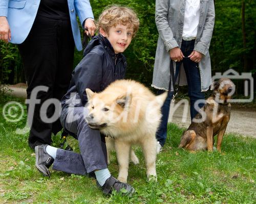 (c) fotodienst / Anna Rauchenberger - Wien, am 26.04.2011 - Das Gesundheitsministerium und der Verein 'Tierschutz macht Schule' präsentierten eine neue Initiative 'Mensch und Tier, aber sicher!' im Schönbrunner Schlosspark.