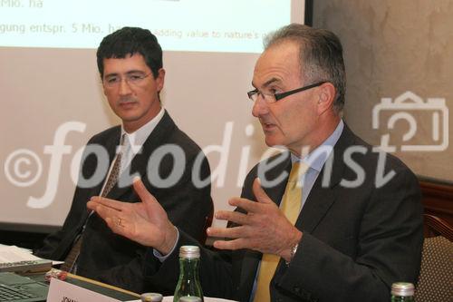 (C) Fotodienst/Anna Rauchenberger - 30.10.2007 - Wien - Presse-Rond-Table zum Thema BIOETHANOL. FOTO v.l.: Christian Klobucsar (Moderation), Gen. Dir. DI Johann Marihart (Vorstandsvorsitzender AGRANA Beteiligungs AG)