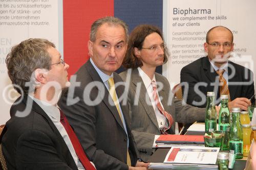 (C) Fotodienst/Anna Rauchenberger - 30.10.2007 - Wien - Presse-Rond-Table zum Thema BIOETHANOL. FOTO: Dr. Ing. Torsten Schulze (Prokurist, stellv. Bereichsleiter 'Biocommodieties', Vogelbusch GmbH, Wien), Gen. Dir. DI Johann Marihart (Vorstandsvorsitzender AGRANA Beteiligungs AG), DI Dr. techn. Gernfried Jungmeier (Bereichsleiter 'Energiewirtschaft und Energieplanung', Institut für Energieforschung, Joanneum Research, Graz), Dr. Lutz Guderjahn (Vorstand, CropEnergies AG),  