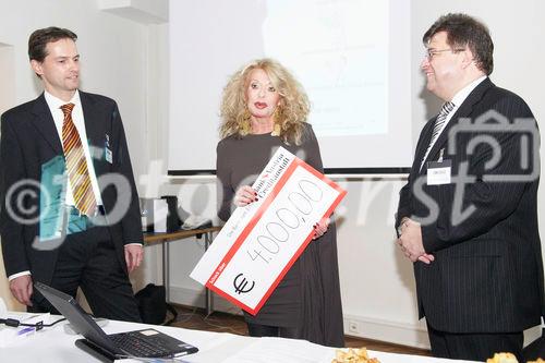 (c) fotodienst/Dan Carabas - Wien 18.10.07 - Der Steuerkreuzweg: 5 Jahresfeier der Steuerberatungskanzlei Steuer & Service  - FOTO: v.li. Mag. Georg Stierle, Jeannine Schiller, Mag. Ernst Patka
