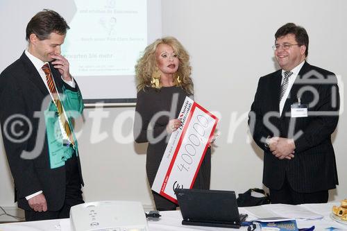 (c) fotodienst/Dan Carabas - Wien 18.10.07 - Der Steuerkreuzweg: 5 Jahresfeier der Steuerberatungskanzlei Steuer & Service  - FOTO: v.li. Mag. Georg Stierle, Jeannine Schiller, Mag. Ernst Patka
