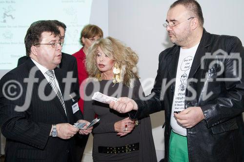 (c) fotodienst/Dan Carabas - Wien 18.10.07 - Der Steuerkreuzweg: 5 Jahresfeier der Steuerberatungskanzlei Steuer & Service  - FOTO: v.li. Mag. Ernst Platka, Jeannine Schiller, Alois Gmeiner
