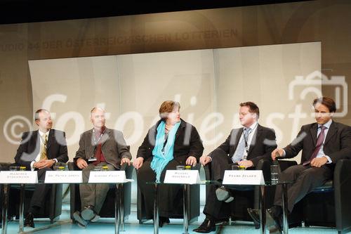 Das Top-Event der Customer Care Welt feiert Jubiläum. 
Foto v.li: MANFRED STOCKMANN, Präsident des Call Center Forum Deutschland e.V.und Geschäftsführer der C.M.B.S. Managementberatung); DR. PETER JONAS, Stv. Leiter des Unternehmensbereiches Zertifizierung am Austrian Standards Institute; SIMONE FOJUT (Chefredakteurin Call Center Profi, Gabler Verlag, GWV Fachverlage GmbH); MICHAEL HOHENBILD (Bereichsleiter Communication Center Deutsche Bank Direkt); FRANK ZELGER (Executive Director Customer Care sunrise) 
©fotodienst/Nadine Bargad