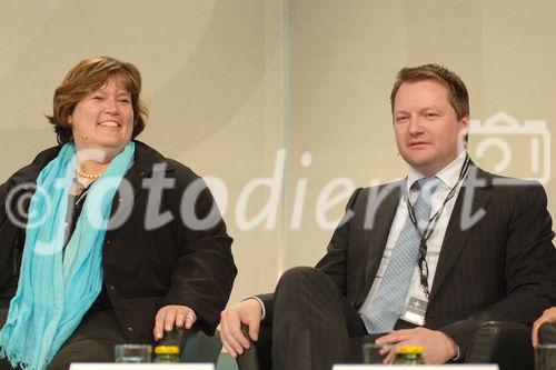 Das Top-Event der Customer Care Welt feiert Jubiläum. 
 SIMONE FOJUT (Chefredakteurin Call Center Profi, Gabler Verlag, GWV Fachverlage GmbH); MICHAEL HOHENBILD (Bereichsleiter Communication Center Deutsche Bank Direkt)
©fotodienst/Nadine Bargad