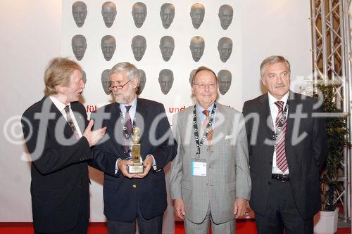 Fachmesse Access/Kongresszentrum Hofburg Heldenplatz
Foto v.li: Leslie P.C.Zech (IMA Vorstandssprecher); KR Rudolf Kadanka (Mondial); KR Walter Straub; Rudolf Angermayer (IMA Vorstand)
©fotodienst/Nadine Bargad