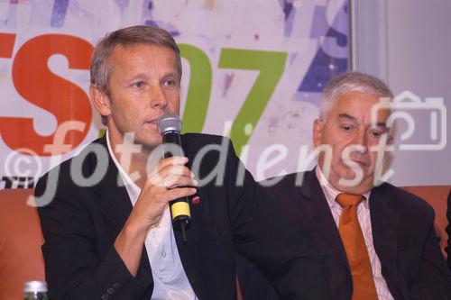 Pressekonferenz des Bundeskanzleramts zum Tag des Sports 2007. Foto: v.li: Dr.Reinhold Lopatka (Sportstaatsekräter), Franz Löschnak (Präsident der Österreichischen Bundessportorganisation) (C)Fotodienst/Patrick Krajnc 