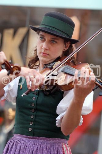 (C) Fotodienst/Anna Rauchenberger - Wien 16.09.2007 - Aufsteirern ist das Fest in der Grazer Altstadt für all jene,
die steirisch denken, leben, reden,
singen, tanzen oder einfach nur das
typisch 