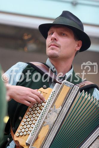 (C) Fotodienst/Anna Rauchenberger - Wien 16.09.2007 - Aufsteirern ist das Fest in der Grazer Altstadt für all jene,
die steirisch denken, leben, reden,
singen, tanzen oder einfach nur das
typisch 