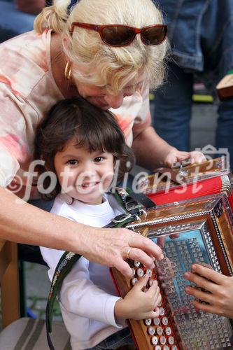 (C) Fotodienst/Anna Rauchenberger - Wien 16.09.2007 - Aufsteirern ist das Fest in der Grazer Altstadt für all jene,
die steirisch denken, leben, reden,
singen, tanzen oder einfach nur das
typisch 