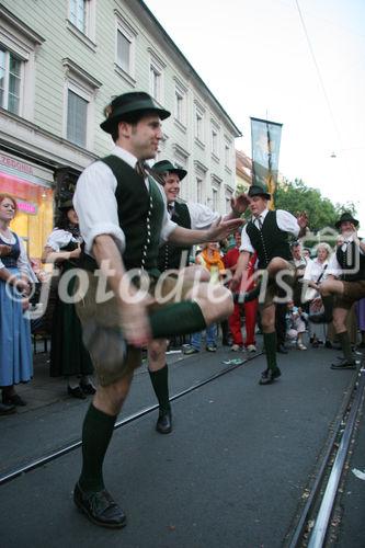 (C) Fotodienst/Anna Rauchenberger - Wien 16.09.2007 - Aufsteirern ist das Fest in der Grazer Altstadt für all jene,
die steirisch denken, leben, reden,
singen, tanzen oder einfach nur das
typisch 