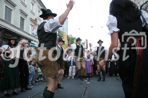 (C) Fotodienst/Anna Rauchenberger - Wien 16.09.2007 - Aufsteirern ist das Fest in der Grazer Altstadt für all jene,
die steirisch denken, leben, reden,
singen, tanzen oder einfach nur das
typisch 