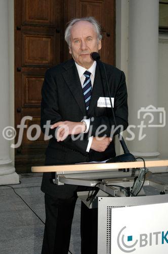 Prof. Dr. Dr. h.c. mult. August-Wilhelm Scheer
IDS Scheer AG
Präsident des Bitkom
Bitkom Sommerfest 2007, Hamburger Bahnhof, Berlin