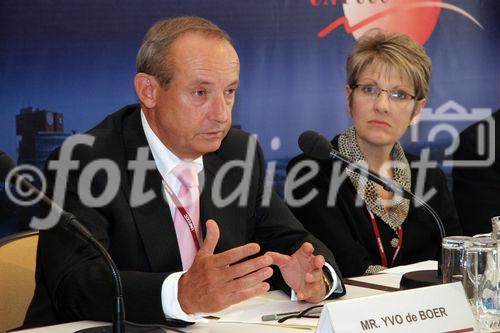 (C) Fotodienst/Anna Rauchenberger - Wien 27.08.2007 - Konferenzeröffnung zu den Wiener Klimagesprächen. FOTO: Yvo de Boer (UNFCCC Executive Secretary) und Sandea de Wet.