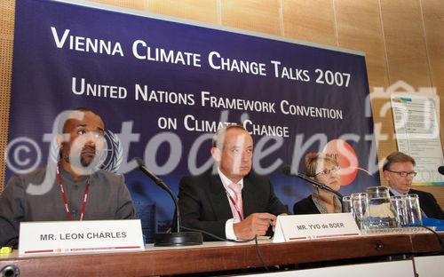  (C) Fotodienst/Anna Rauchenberger - Wien 27.08.2007 - Konferenzeröffnung zu den Wiener Klimagesprächen. FOTO: Leon Charles, Yvo de Boer (UNFCCC Executive Secretary), Sandea de Wet, Howard Bamsey.