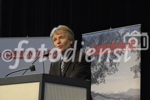 Foto: Herr Jean-Daniel Pasche (Präsident des Verbandes Schweizerischen Uhrenindustrie)Urkundenfeier zur Aufnahme des Emmentaler Switzerland Käse in das Register der geschützten Ursprungsbezeichnungen. (C) Fotodienst/Tabea Vogel