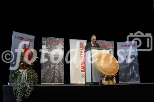 Foto: Herr Jürg Simon (Präsident Emmentaler)
Urkundenfeier zur Aufnahme des Emmentaler Switzerland Käse in das Register der geschützten Ursprungsbezeichnungen. (C) Fotodienst/Tabea Vogel