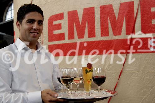 Foto: Serviceperson
Urkundenfeier zur Aufnahme des Emmentaler Switzerland Käse in das Register der geschützten Ursprungsbezeichnungen. (C) Fotodienst/Tabea Vogel