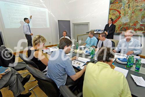 (C) Fotodienst/Patrick Krajnc - Wien 17.07.2007 - Pressegespräch: Die Chancen der östrreichischen Umweltindustrie. FOTO: Mag. Rupert Petry am Wort                           