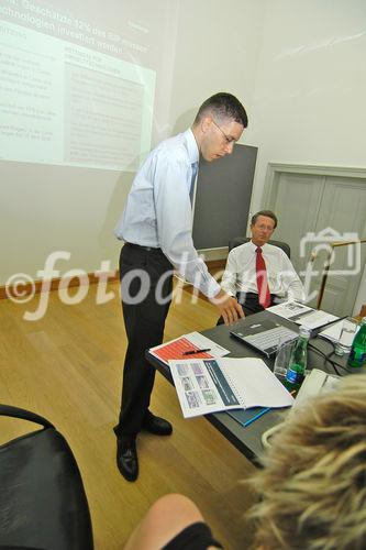 (C) Fotodienst/Patrick Krajnc - Wien 17.07.2007 - Pressegespräch: Die Chancen der östrreichischen Umweltindustrie. FOTO: Mag. Rupert Petry am Wort                               