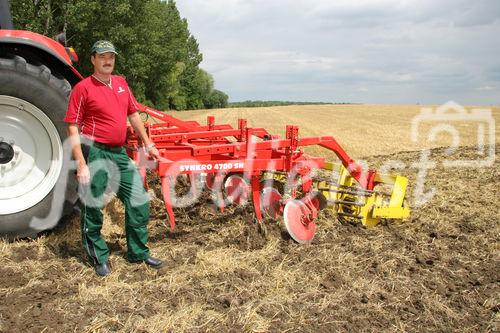 (C) Fotodienst/Anna Rauchenberger - Wien 13.07.2007 - Allianz für starke Regionen - Genussregion. Familie Sommer zählt auf ihrem Hof auf PÖTTINGER Landtechnik. PÖTTINGER ist Partner der Allianz für starke Regionen, die Landwirtschaftsminister Josef Pröll bei seiner Initiative GENUSS REGION ÖSTERREICH unterstützt. Die Allianzpartner stehen für ein regionales Produktangebot, das wiedererkennbar und wettbewerbsfähig ist.