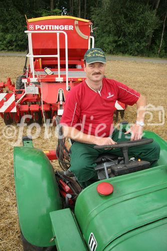 (C) Fotodienst/Anna Rauchenberger - Wien 13.07.2007 - Allianz für starke Regionen - Genussregion. Familie Sommer zählt auf ihrem Hof auf PÖTTINGER Landtechnik. PÖTTINGER ist Partner der Allianz für starke Regionen, die Landwirtschaftsminister Josef Pröll bei seiner Initiative GENUSS REGION ÖSTERREICH unterstützt. Die Allianzpartner stehen für ein regionales Produktangebot, das wiedererkennbar und wettbewerbsfähig ist.