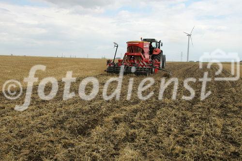 (C) Fotodienst/Anna Rauchenberger - Wien 13.07.2007 - Allianz für starke Regionen - Genussregion. Familie Sommer zählt auf ihrem Hof auf PÖTTINGER Landtechnik. PÖTTINGER ist Partner der Allianz für starke Regionen, die Landwirtschaftsminister Josef Pröll bei seiner Initiative GENUSS REGION ÖSTERREICH unterstützt. Die Allianzpartner stehen für ein regionales Produktangebot, das wiedererkennbar und wettbewerbsfähig ist.