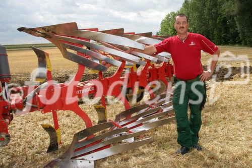 (C) Fotodienst/Anna Rauchenberger - Wien 13.07.2007 - Allianz für starke Regionen - Genussregion. Familie Sommer zählt auf ihrem Hof auf PÖTTINGER Landtechnik. PÖTTINGER ist Partner der Allianz für starke Regionen, die Landwirtschaftsminister Josef Pröll bei seiner Initiative GENUSS REGION ÖSTERREICH unterstützt. Die Allianzpartner stehen für ein regionales Produktangebot, das wiedererkennbar und wettbewerbsfähig ist.