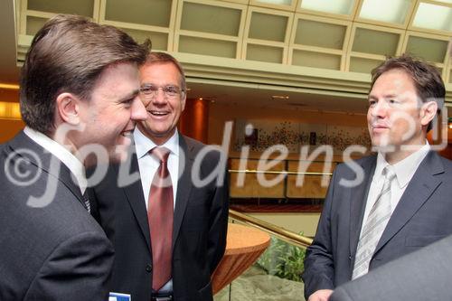 (C) Fotodienst/Anna Rauchenberger - Wien 20.06.2007 - Startschuss für den Börsegang der phion AG ist heute gefallen. FOTO: Mag. Günter Klausner (CFO, phion AG, Mitte), Dr. Klaus Gheri (CTO, phion AG, rechts).