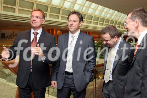 (C) Fotodienst/Anna Rauchenberger - Wien 20.06.2007 - Startschuss für den Börsegang der phion AG ist heute gefallen. FOTO v.l.: Mag. Günter Klausner (CFO, phion AG), Dr. Klaus Gheri (CTO, phion AG), Dr. Wieland Alge (CEO, phion AG).