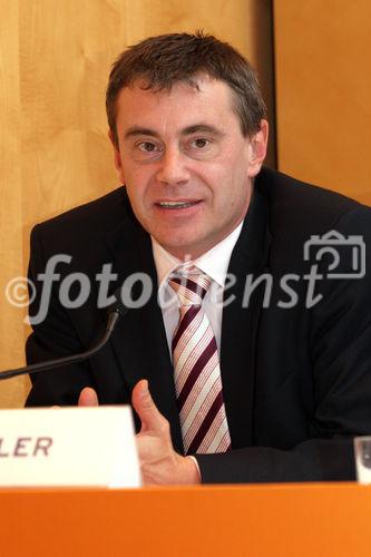 (C) Fotodienst/Anna Rauchenberger - Wien 20.06.2007 - Startschuss für den Börsegang der phion AG ist heute gefallen. FOTO: Dr. Heinrich Schaller (Mitglied des Vorstandes, Erste Bank der oesterreichischen Sparkassen AG)