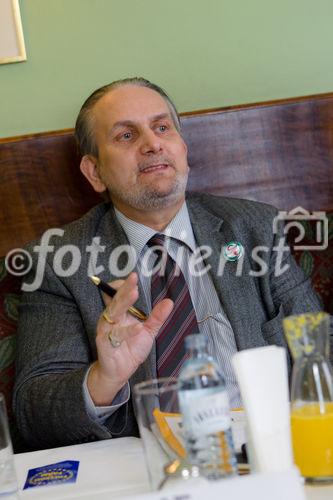 (c) fotodienst / Johannes Brunnbauer | UN Commission on Narcotic Drugs im Cafe Landtmann am 25.3.2011
Im Bild.vlnr.: Kurt Blaas (AUT: Arzt, Vorsitzender des Vereins ÓCannabis als MedizinÒ)