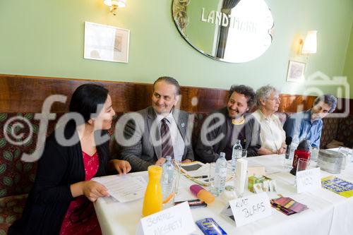 (c) fotodienst / Johannes Brunnbauer | UN Commission on Narcotic Drugs im Cafe Landtmann am 25.3.2011
Im Bild.vlnr.: Beatriz Negrety (BOL: Repräsentant der Kokabauern) ; Kurt Blaas (AUT: Arzt, Vorsitzender des Vereins ?Cannabis als Medizin?); Andreas Holy; Fredrick Polak (NL:  Psychiater, Vorsitzender von ENCOD); Michael Krawitz (USA: Veteranen für den Zugang zu medizinischem Cannabis)