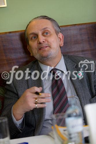 (c) fotodienst / Johannes Brunnbauer | UN Commission on Narcotic Drugs im Cafe Landtmann am 25.3.2011
Im Bild.vlnr.: Kurt Blaas (AUT: Arzt, Vorsitzender des Vereins ÓCannabis als MedizinÒ)