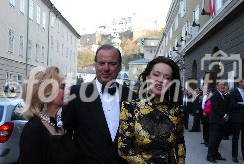 Osterfestspiele 2007 - Aufführung Rheingold
Alexandra Kauka mit Sterling Morton Hamill und Prinzessin Yvonne von Hessen
www.siebinger.com
                            