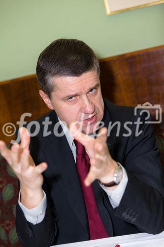 (c) fotodienst / Johannes Brunnbauer | Vorab-Pressegespräch zur 9. Jahrestagung der ÖGN in Wien im Cafe Landtmann am 15.3.2011
Im Bild vlnr.: Dr. Wolfgang Serles