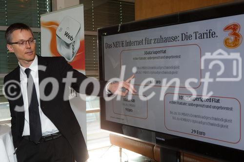 (c) fotodienst / Johannes Brunnbauer | Im Rahmen einer Pressekonferenz präsentiert 3CEO Jan Trionow die neuen Internetprodukte, mit denen 3 in neue Marktsegmente vorstößt.
in der Skybox der Skybar in Wien am 24.01.2011.