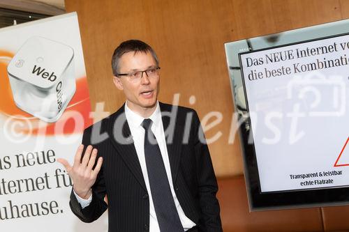 (c) fotodienst / Johannes Brunnbauer | Im Rahmen einer Pressekonferenz präsentiert 3CEO Jan Trionow die neuen Internetprodukte, mit denen 3 in neue Marktsegmente vorstößt.
in der Skybox der Skybar in Wien am 24.01.2011.