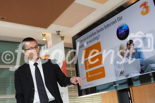 (c) fotodienst / Johannes Brunnbauer | Im Rahmen einer Pressekonferenz präsentiert 3CEO Jan Trionow die neuen Internetprodukte, mit denen 3 in neue Marktsegmente vorstößt.
in der Skybox der Skybar in Wien am 24.01.2011.