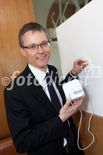 (c) fotodienst / Johannes Brunnbauer | Im Rahmen einer Pressekonferenz präsentiert 3CEO Jan Trionow die neuen Internetprodukte, mit denen 3 in neue Marktsegmente vorstößt.
in der Skybox der Skybar in Wien am 24.01.2011.