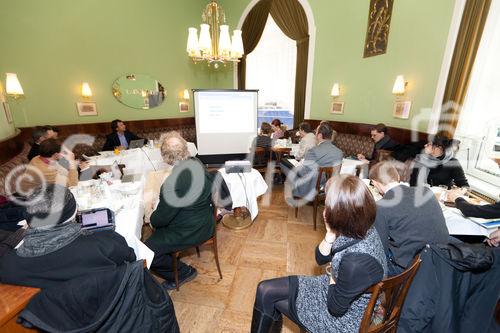 (c) fotodienst / Johannes Brunnbauer | Pressefrühstück aus Computer/Telekommunikation und Handel/Dienstleistungen in Wien im Cafe Landtmann mit Mag. Gerald Karl Lanzerits, Regional Manager Austria & CEE von hybris Software am 22.01.2011.