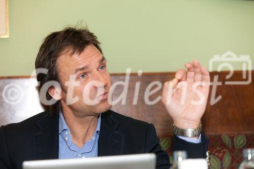 (c) fotodienst / Johannes Brunnbauer | Pressefrühstück aus Computer/Telekommunikation und Handel/Dienstleistungen in Wien im Cafe Landtmann mit Mag. Gerald Karl Lanzerits, Regional Manager Austria & CEE von hybris Software am 22.01.2011.