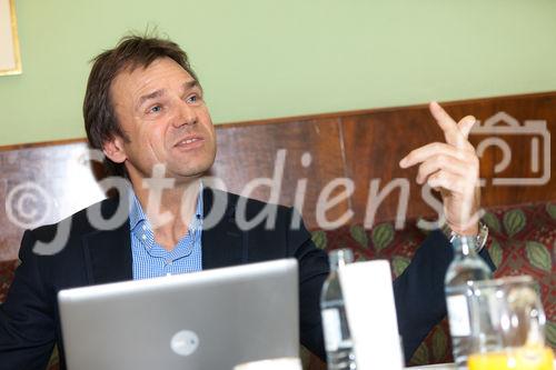 (c) fotodienst / Johannes Brunnbauer | Pressefrühstück aus Computer/Telekommunikation und Handel/Dienstleistungen in Wien im Cafe Landtmann mit Mag. Gerald Karl Lanzerits, Regional Manager Austria & CEE von hybris Software am 22.01.2011.