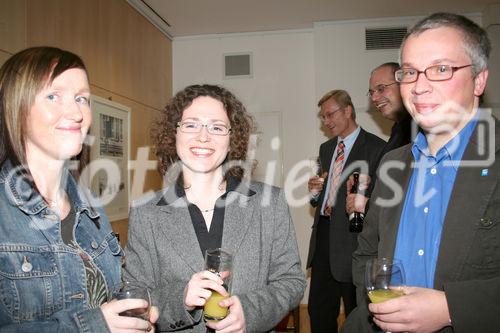 Linz 2007-01-16: 'OÖ Journalisten und Presseclub-Mitglieder erhielten EBC*L-Zertifikate'- Mag Ulrike Bauer, OÖ GKK; Mag Birgit Gröbner, Tips Steyr; Hans Promberger, Tips Gmunden - Foto: www.iManufaktur.at